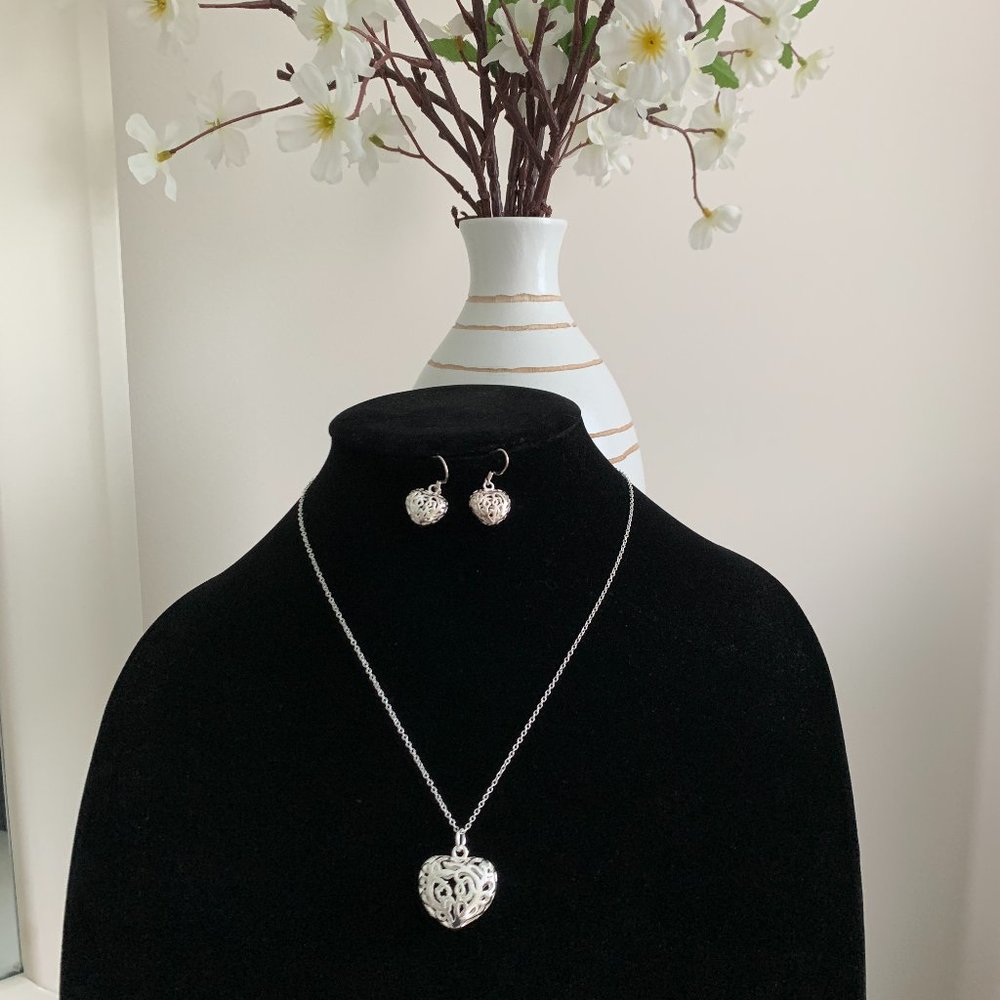 NWOT Women´s Set Of Heart Necklace/Earrings, 925 SILVER.